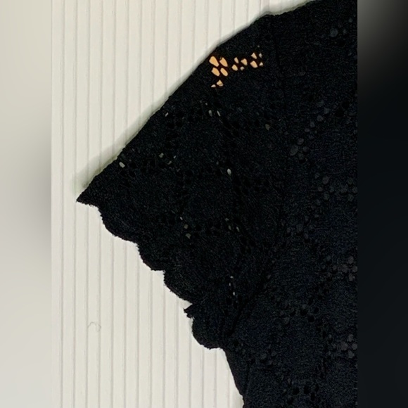 Ronni Nicole - Black Stretchy Lace Short Sleeve Midi Dress - Medium - Picture 3 of 8